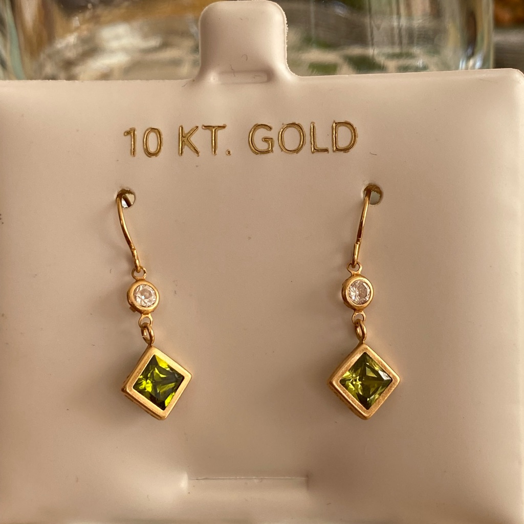 10 Kt Gold Peridot  Cz Earrings